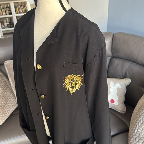 Vintage Christian Llinares Studio 492 black blazer with gold embroidered lion - Picture 2 of 9